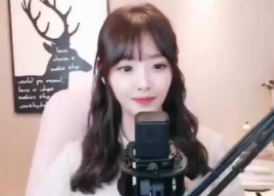 抖音直播唱歌需要哪些設(shè)備？抖音唱歌的主播一天能賺多少錢